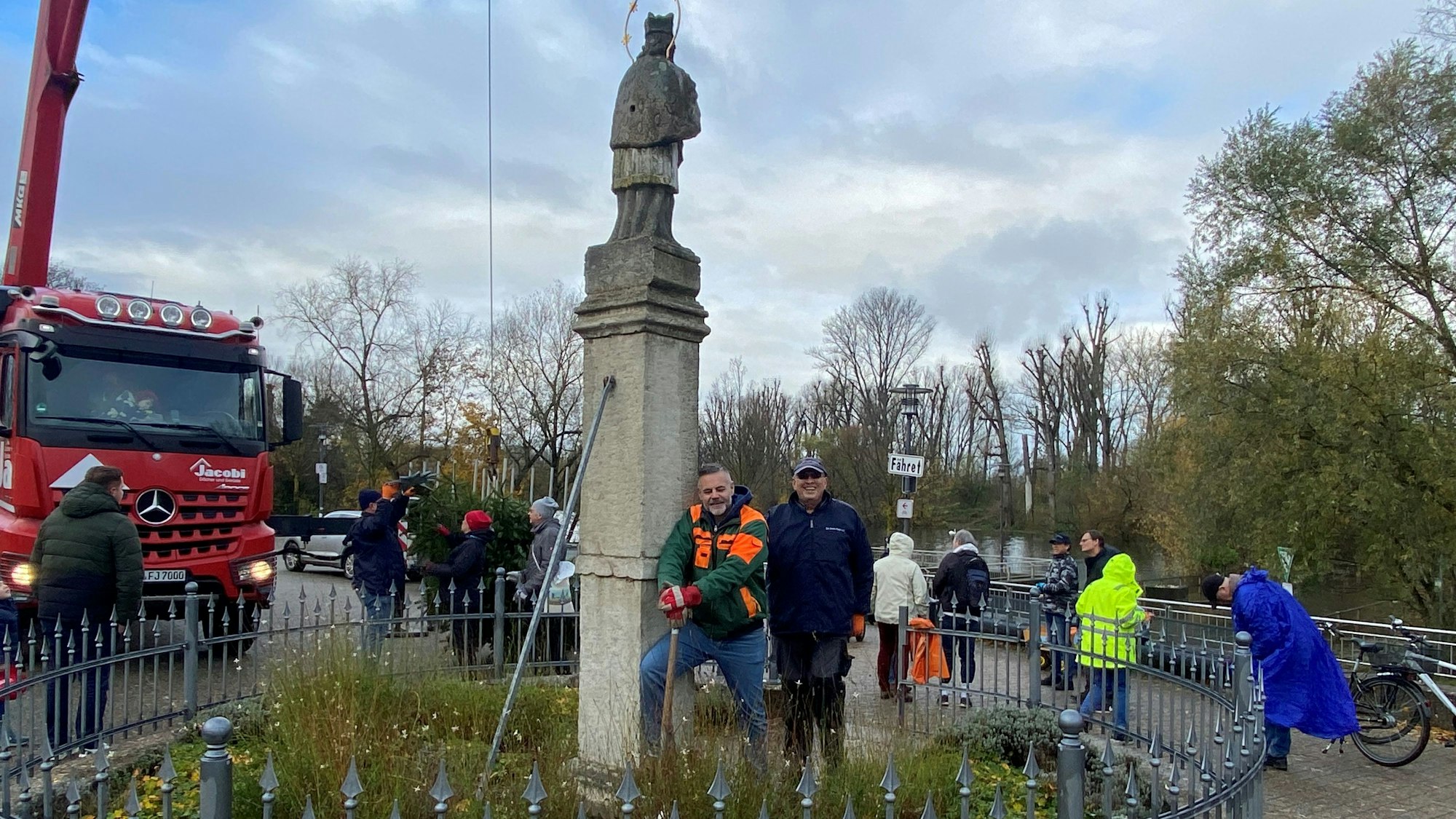 Gavin Simmons (l.) und Andreas Bischoff von den Groov-Paten waren mit vielen Hilfswilligen beim Pflegetag im Einsatz.
