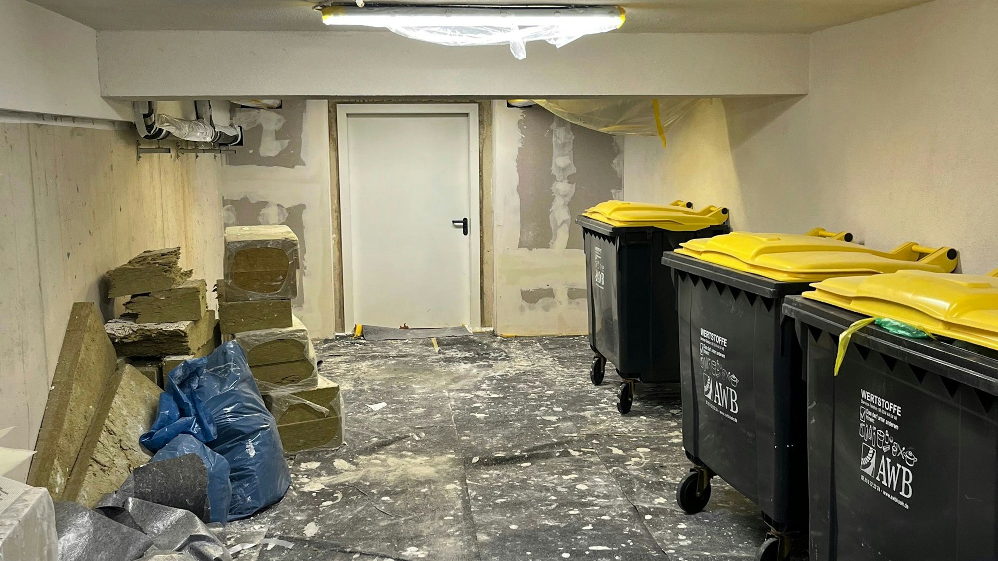 Der unfertige Keller im Neubau an der Schwalbacher Straße 55 in Köln-Zollstock.