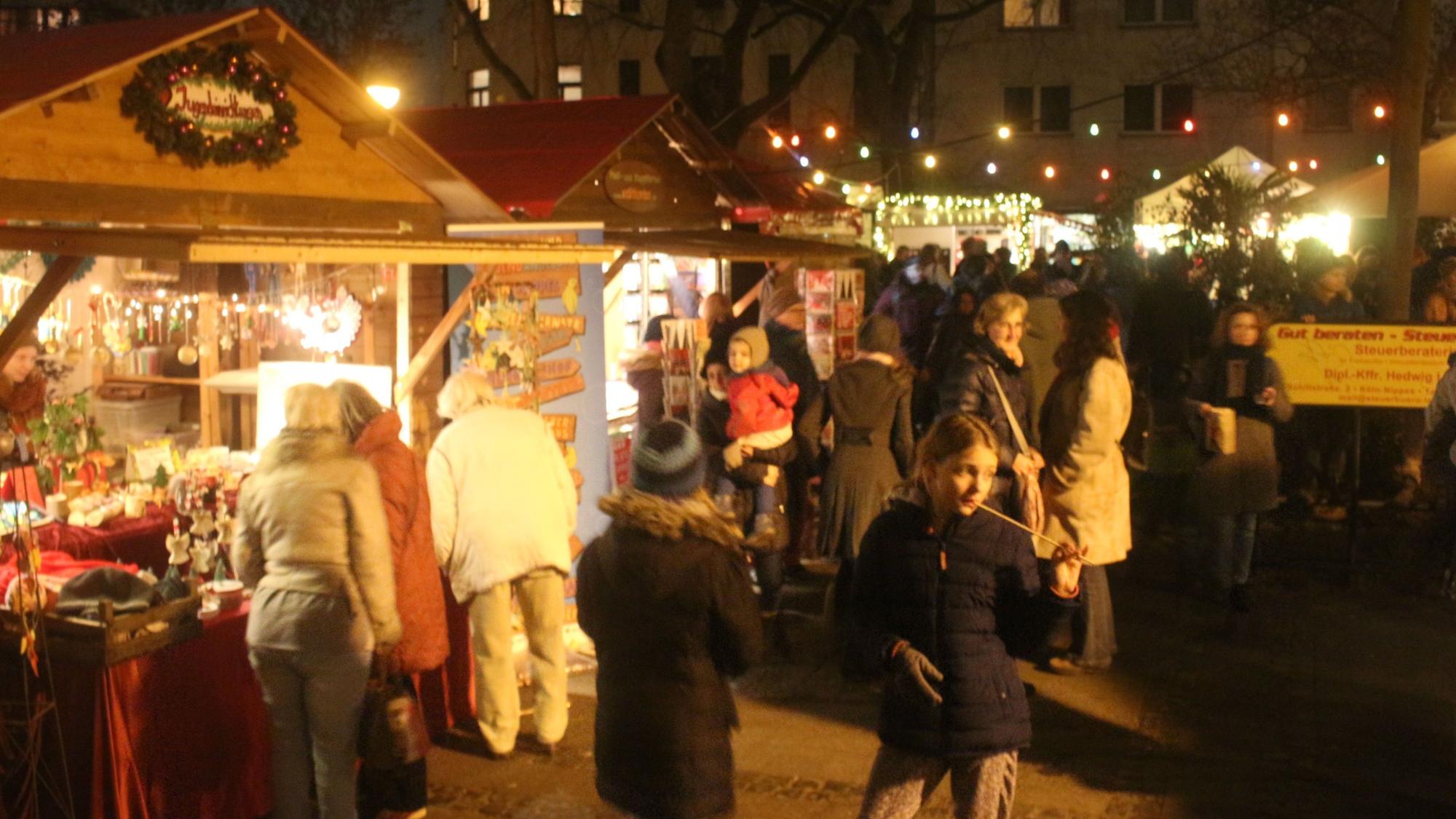 Nikolausmarkt auf dem Schillplatz. Foto: Schöneck. Archivbild