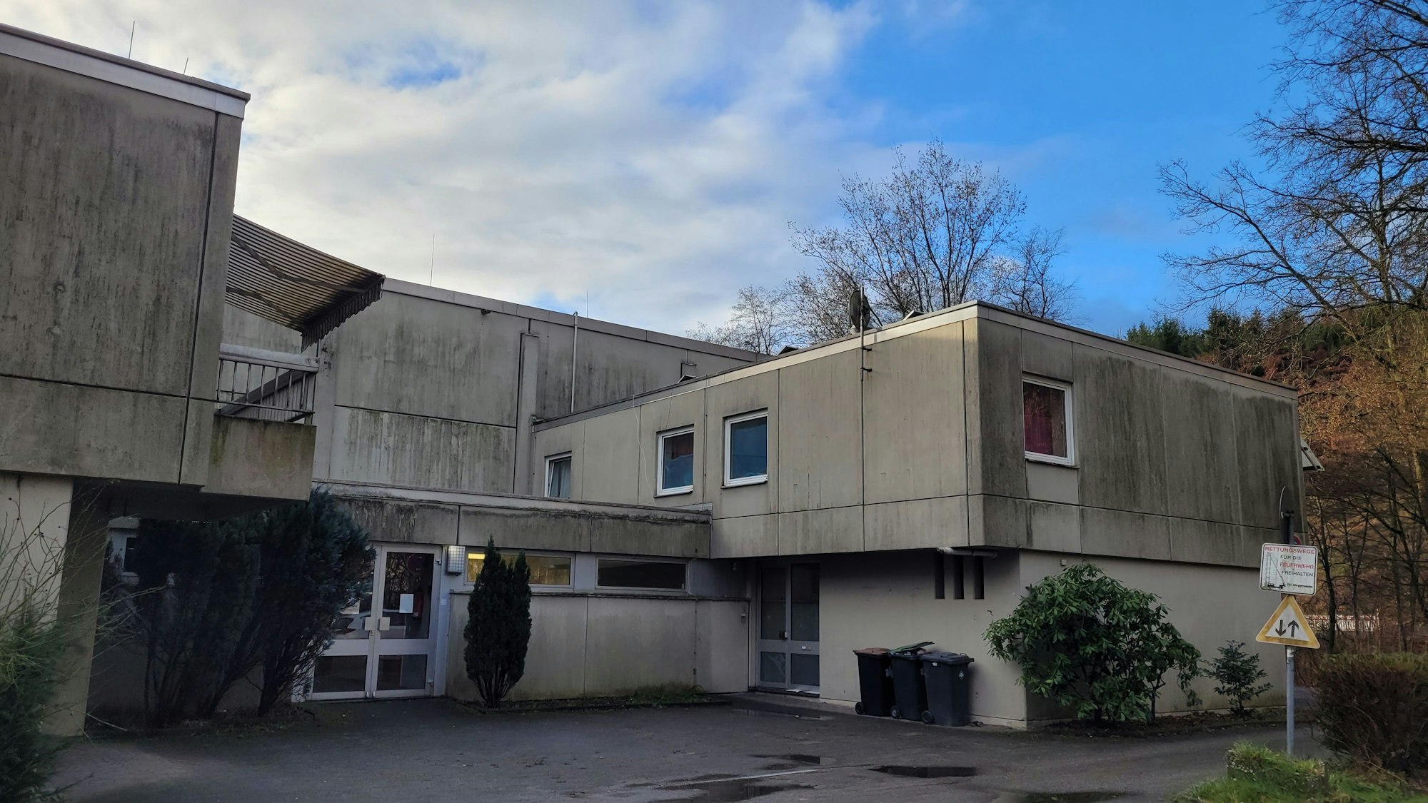 Das Foto zeigt die Hausmeisterwohnungen am Schulzentrum Kürten.