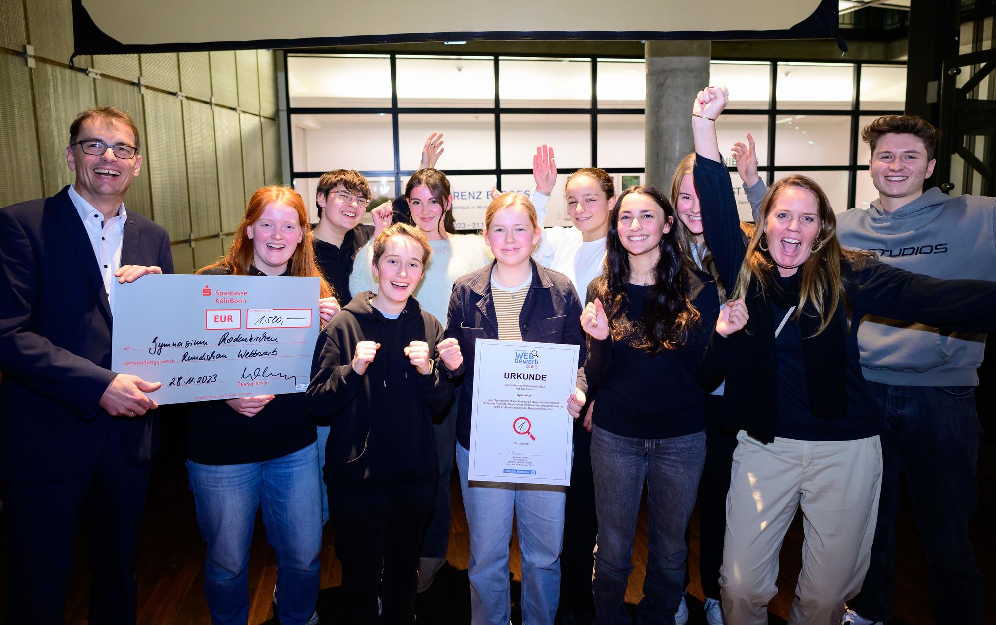 Die stolzen Gewinner des Webbewerbs: Team GymroNow aus Köln.