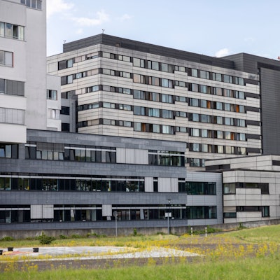 Das Bettenhaus der Klinik Merheim wird kernsaniert.