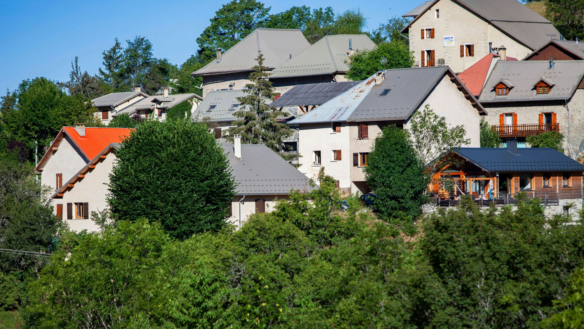 Der zweijährige Émile aus dem französischen Alpendorf Le Vernet wird seit Anfang Juli vermisst. Er verschwand spurlos vom Grundstück seiner Großeltern.