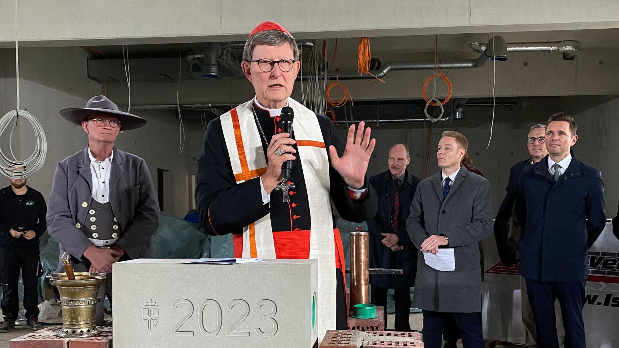 31.10.2023; Woelki legt Grundstein für Bildungscampus