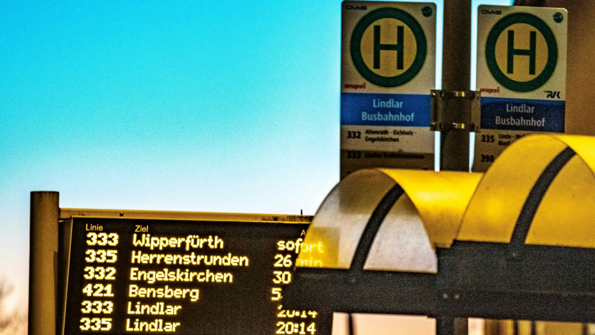 Symbolfoto einer Bushaltestelle.