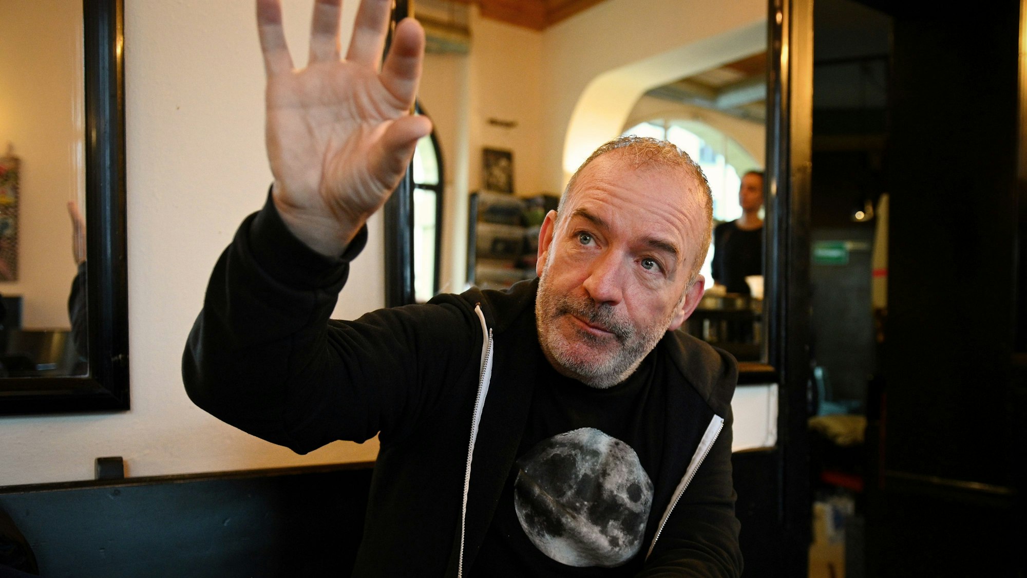 Regisseur Bernd Mottl über Die Lustige Witwe.