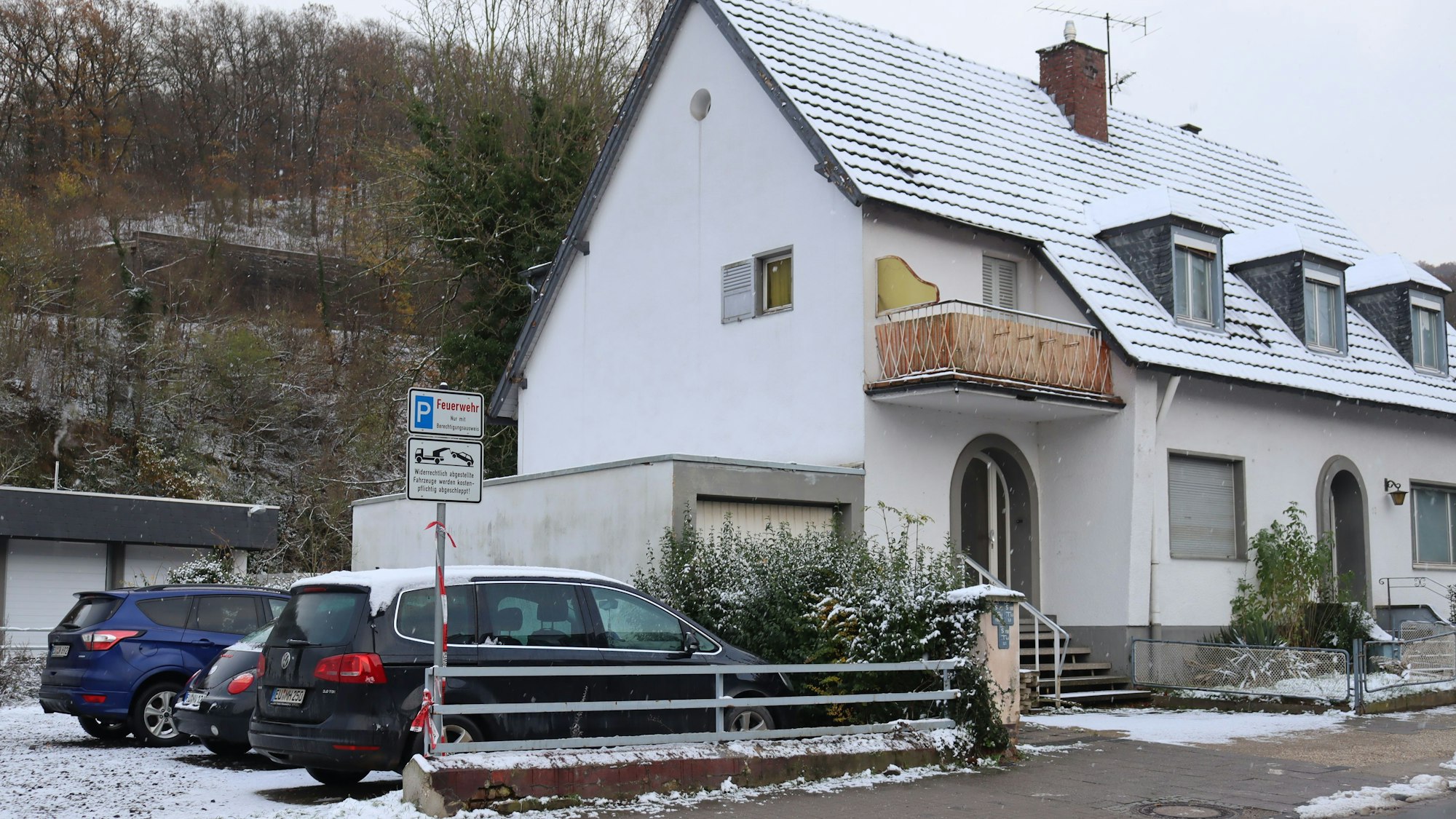 Das Haus an der Kölner Straße, das direkt neben dem Feuerwehrparkplatz liegt, wird abgerissen.