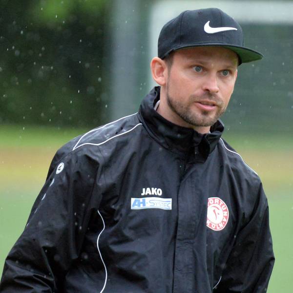 Fußball
SV Schlebusch - SC Fortuna Köln II
TR: Andre Otten (Köln)
Foto: Uli Herhaus