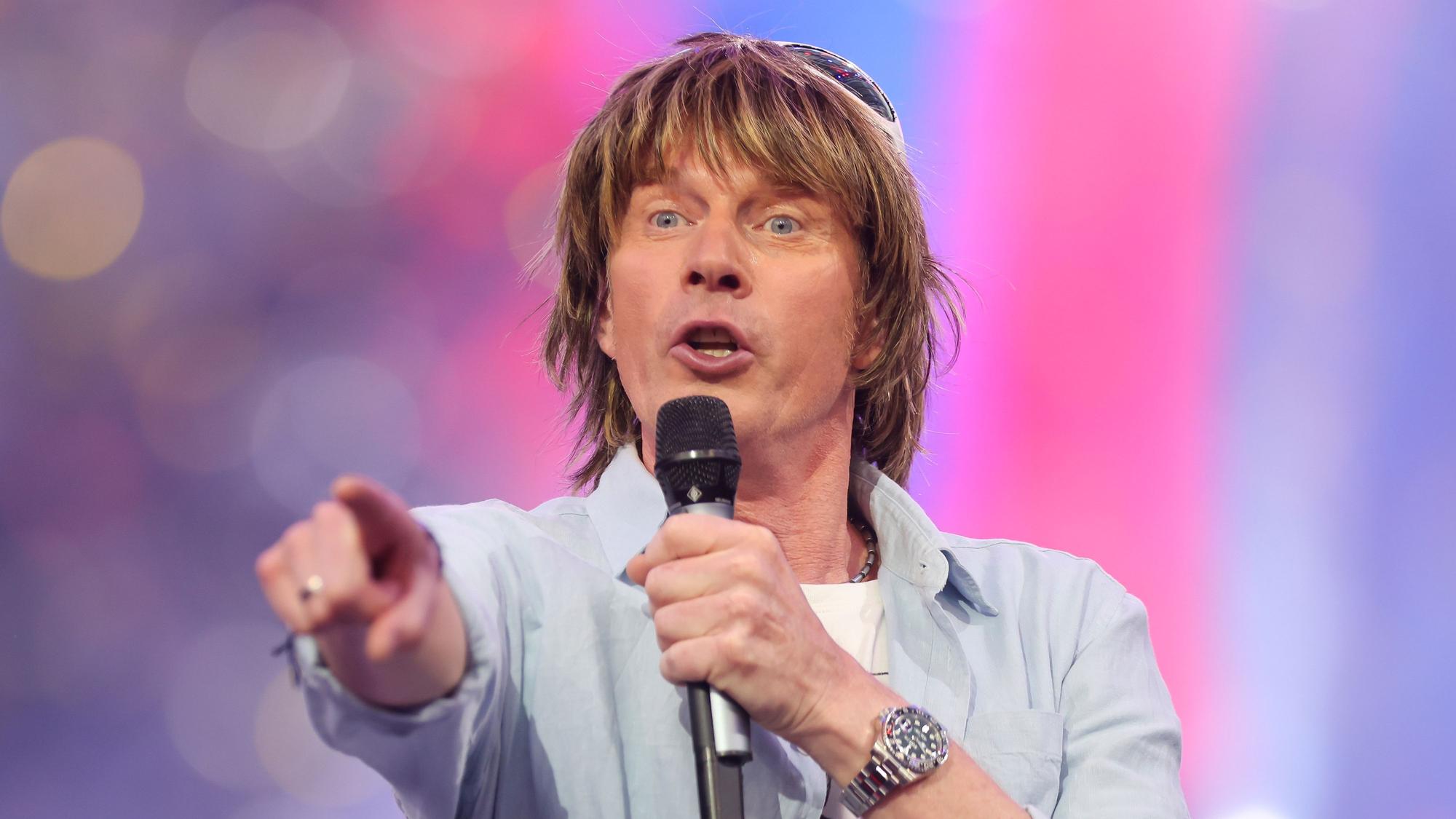 Schlagersaenger Mickie Krause steht in der Show «Das große Schlagercomeback» auf der Buehne.