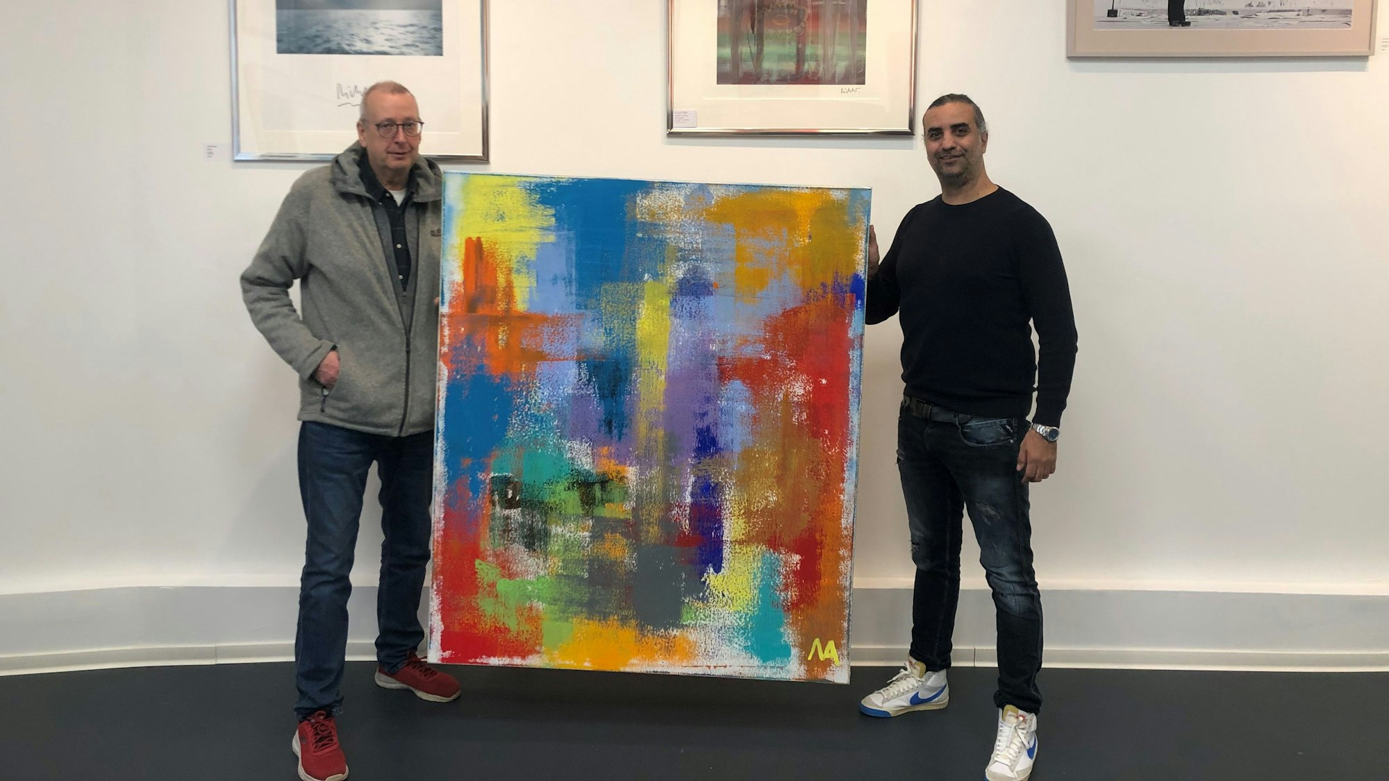 Dirk Kästel und Kerem Akar in der Ausstellung.
