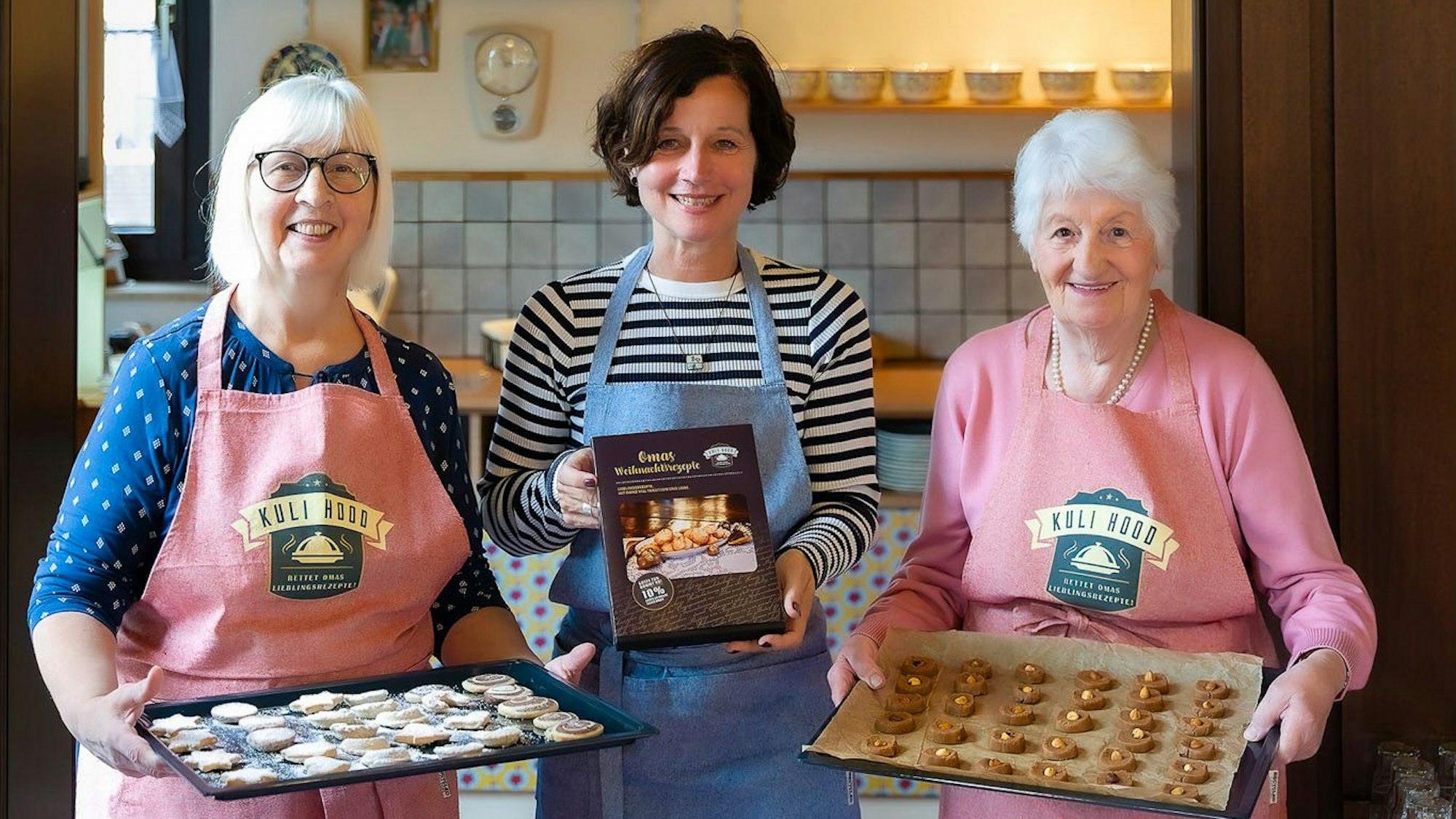 „Kuli Hood“-Gründerin Marion Reiners mit den Genussbotschafterinnen Großtante Ursel (r.) und Oma Margitt.