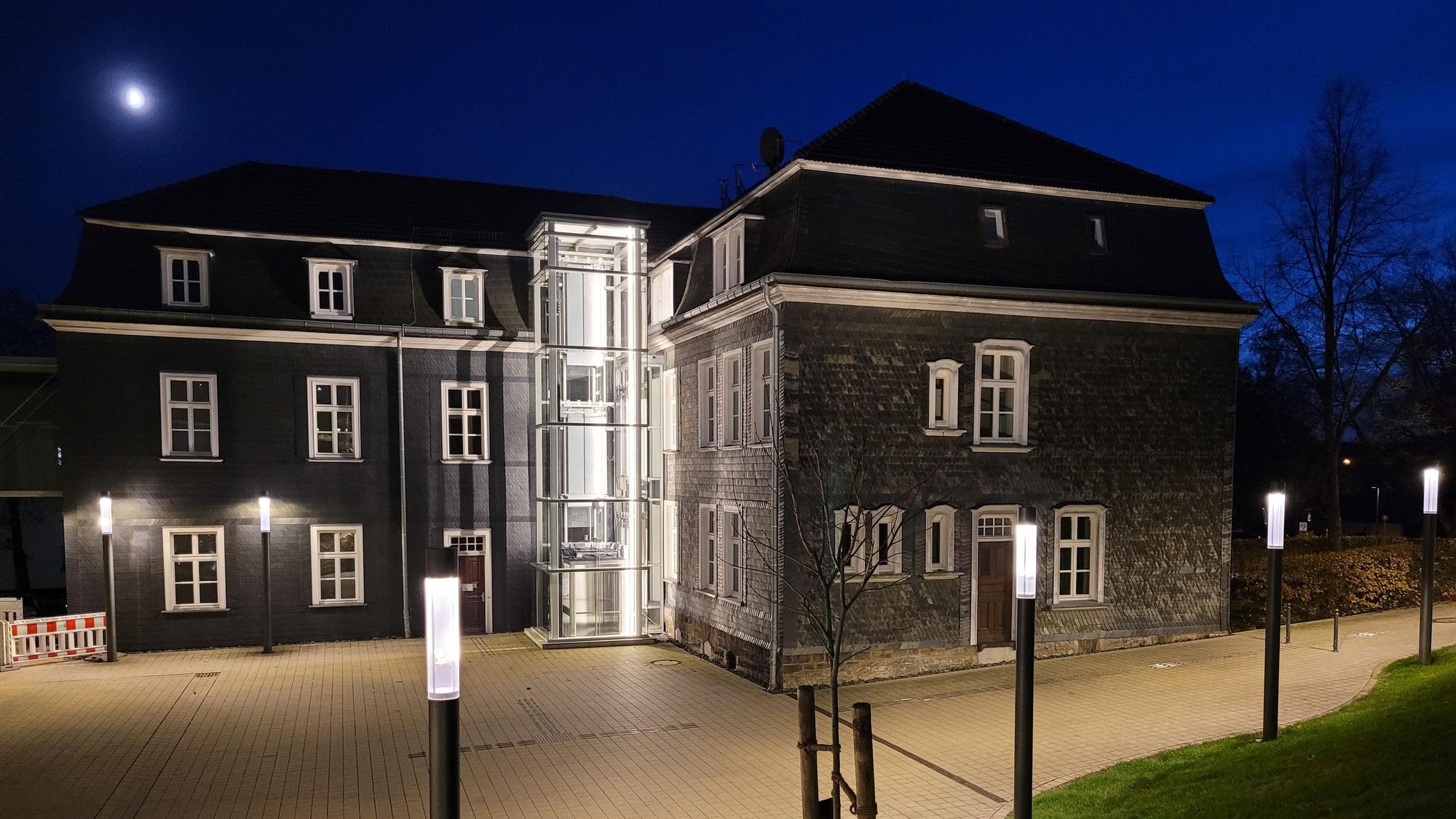 Die Stadt Waldbröl ist wohl ein Kuriosum: Mehr Schulden insgesamt, aber weniger pro Kopf weist dort eine neue Statistik aus. Insgesamt aber ist der Schuldenberg von Oberbergs meisten Kommunen in den vergangenen Jahren stark gewachsen. Unser Foto zeigt das historische Rathaus von Waldbröl.