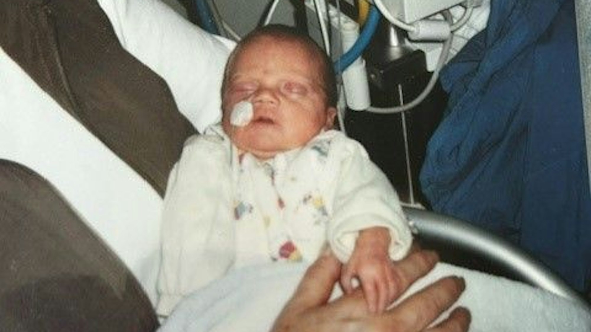 Auf dem Bild ist Laura kurz nach ihrer Geburt zu sehen.