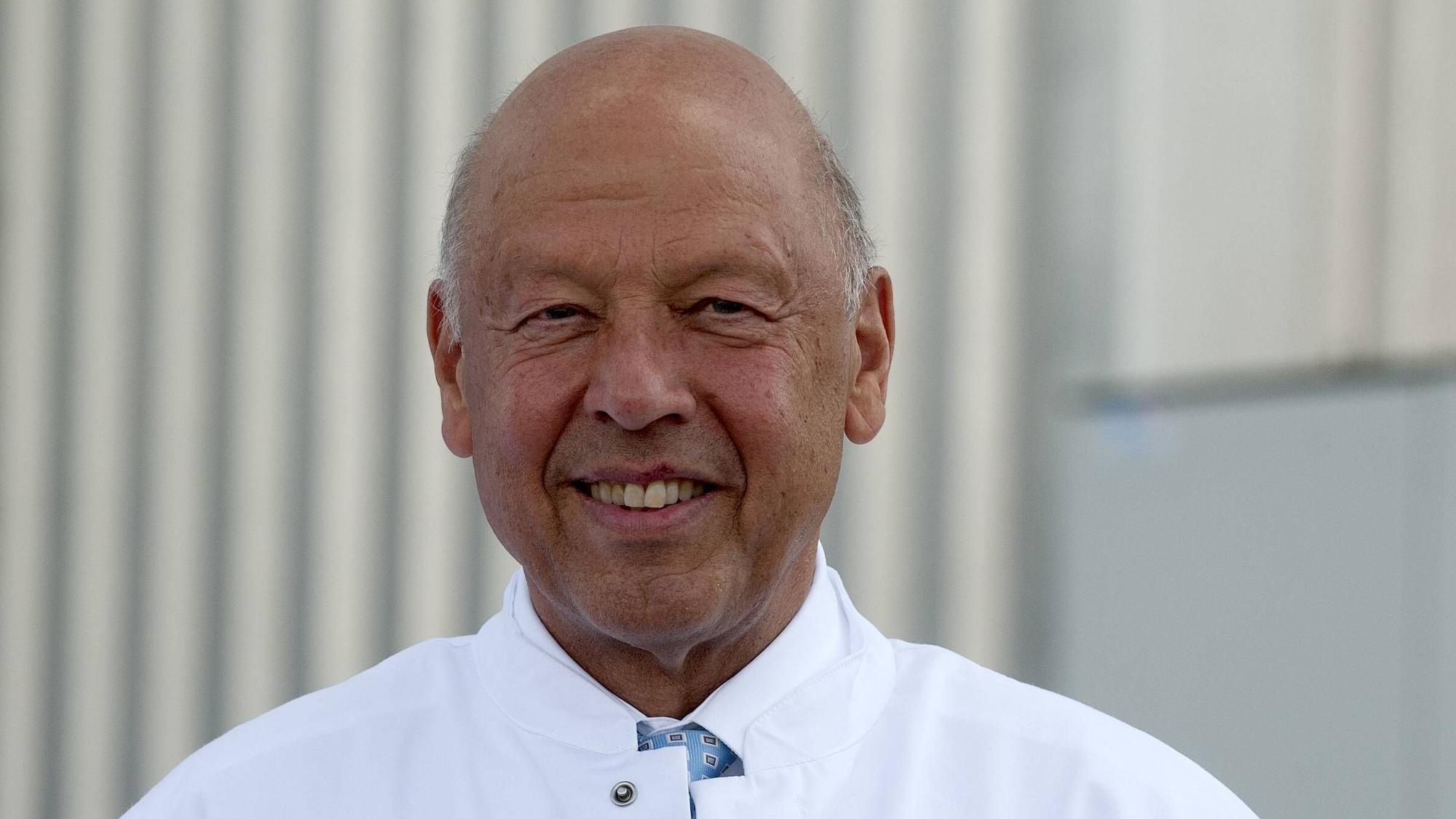 Molkerei-Milliardär Theo Müller vor einem Produktionsstandort der Marke Müllermilch. (Archivbild)