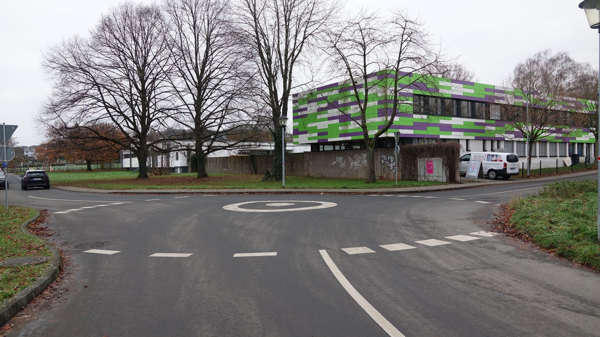 Der Ausschuss für Stadtgestaltung beriet über die Bebauungsplanung in Geistingen und ein zugehöriges Verkehrsgutachten. Der Schulhof der heutigen DRK-Landes- und früheren VESBE-Schule soll zu Parkzwecken geöffnet werden.