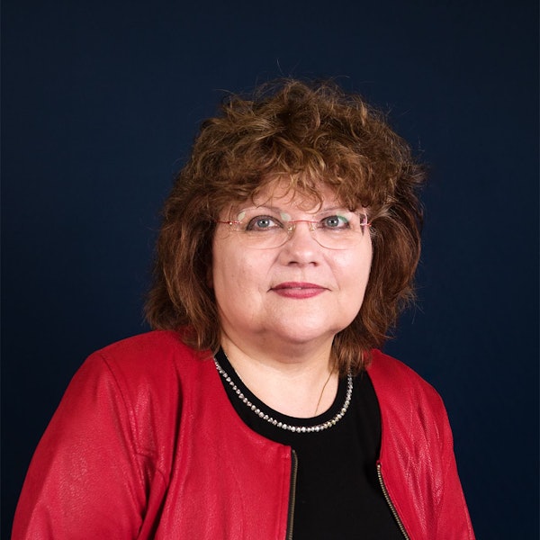 Portraitfoto von Andrea Kowalewski-Brüwer.