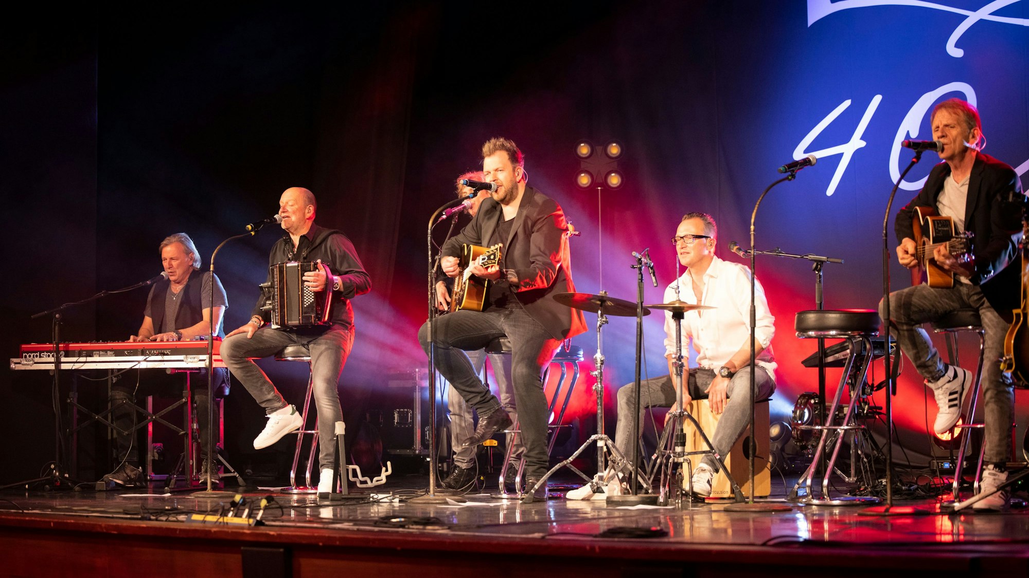 Die Paveier treten im Musical Dome auf.