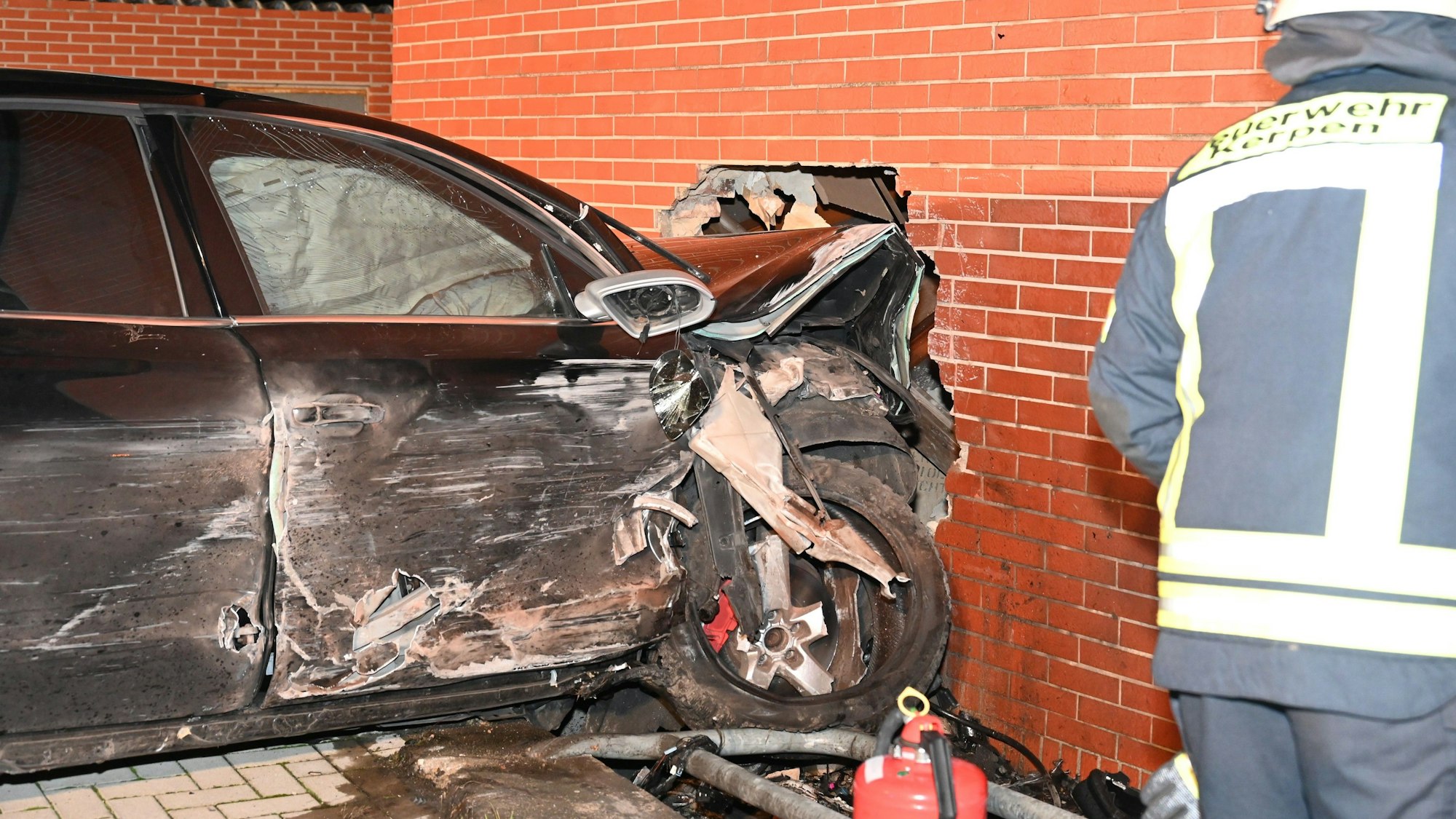 Im Mauerwerk des Hauses entstand ein Loch.