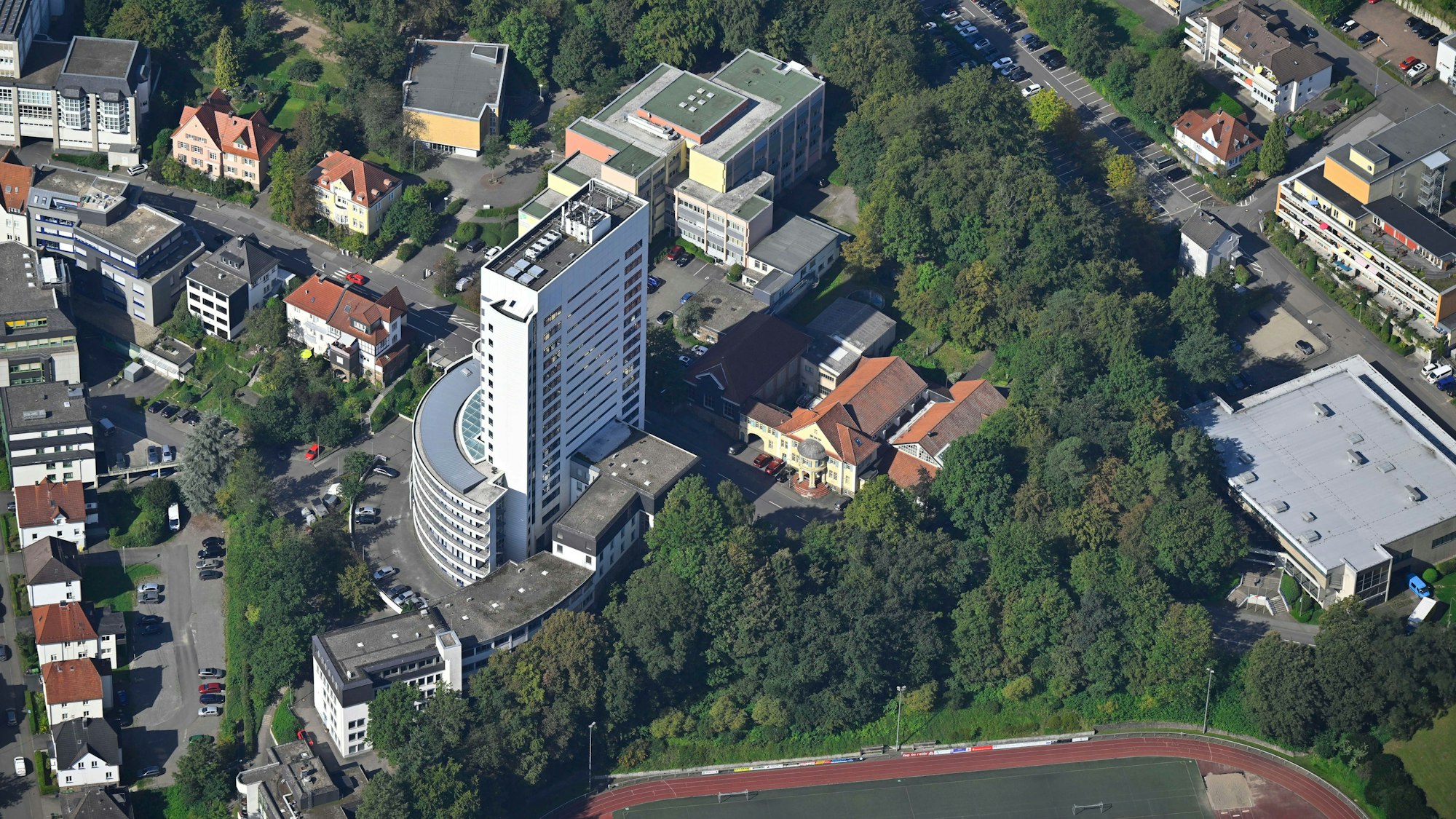 Luftbild des Kreishauses in Gummersbach.