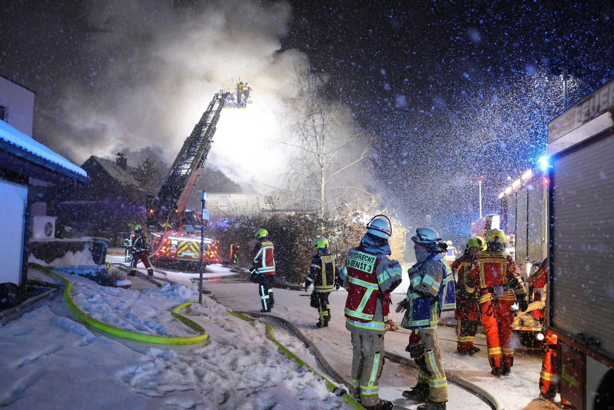 Auch die Drehleiter wurde eingesetzt.