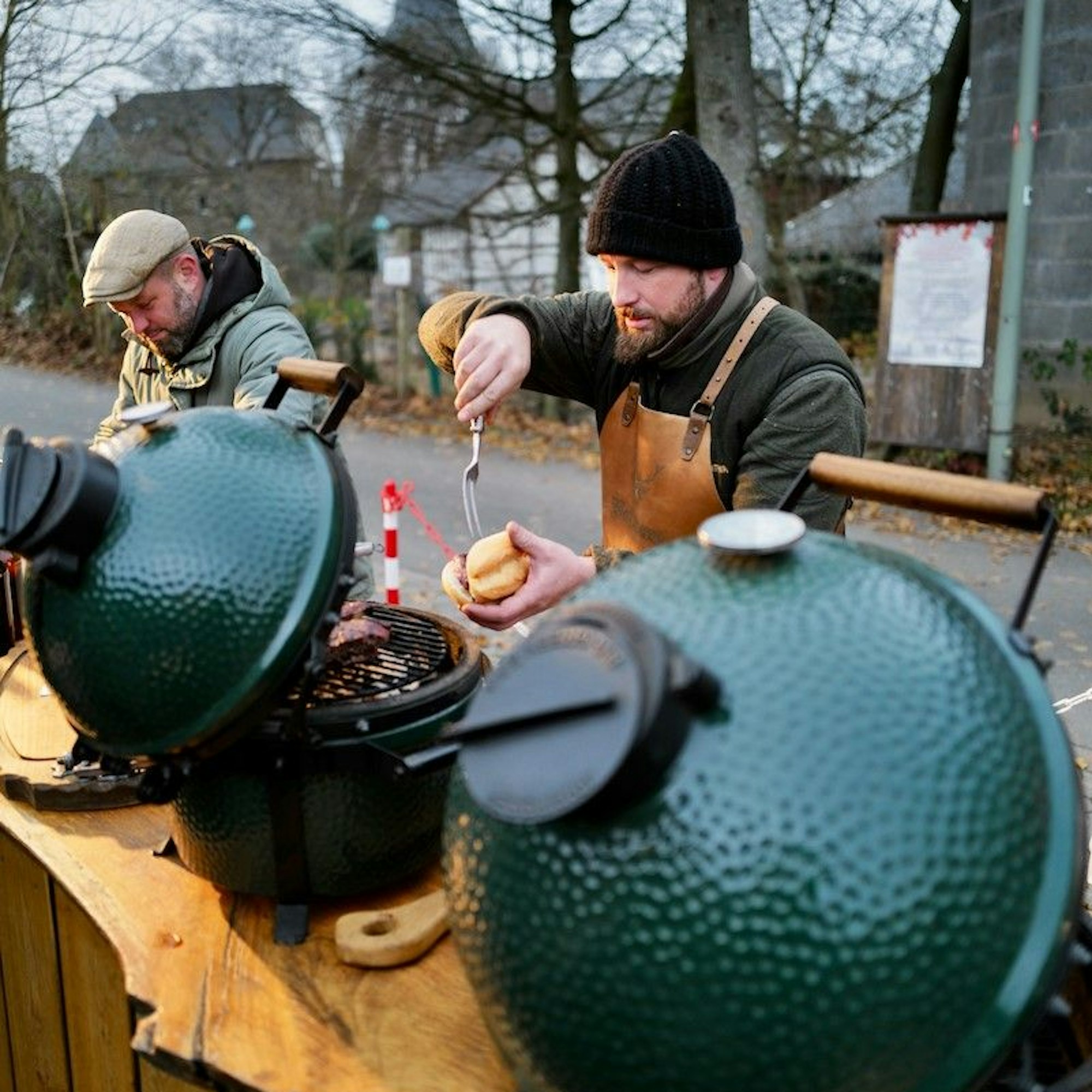 Weihnachtsmarkt Honrath
Gereon und Ansgar Holtschneider boten sündhaft gute Wildburger.