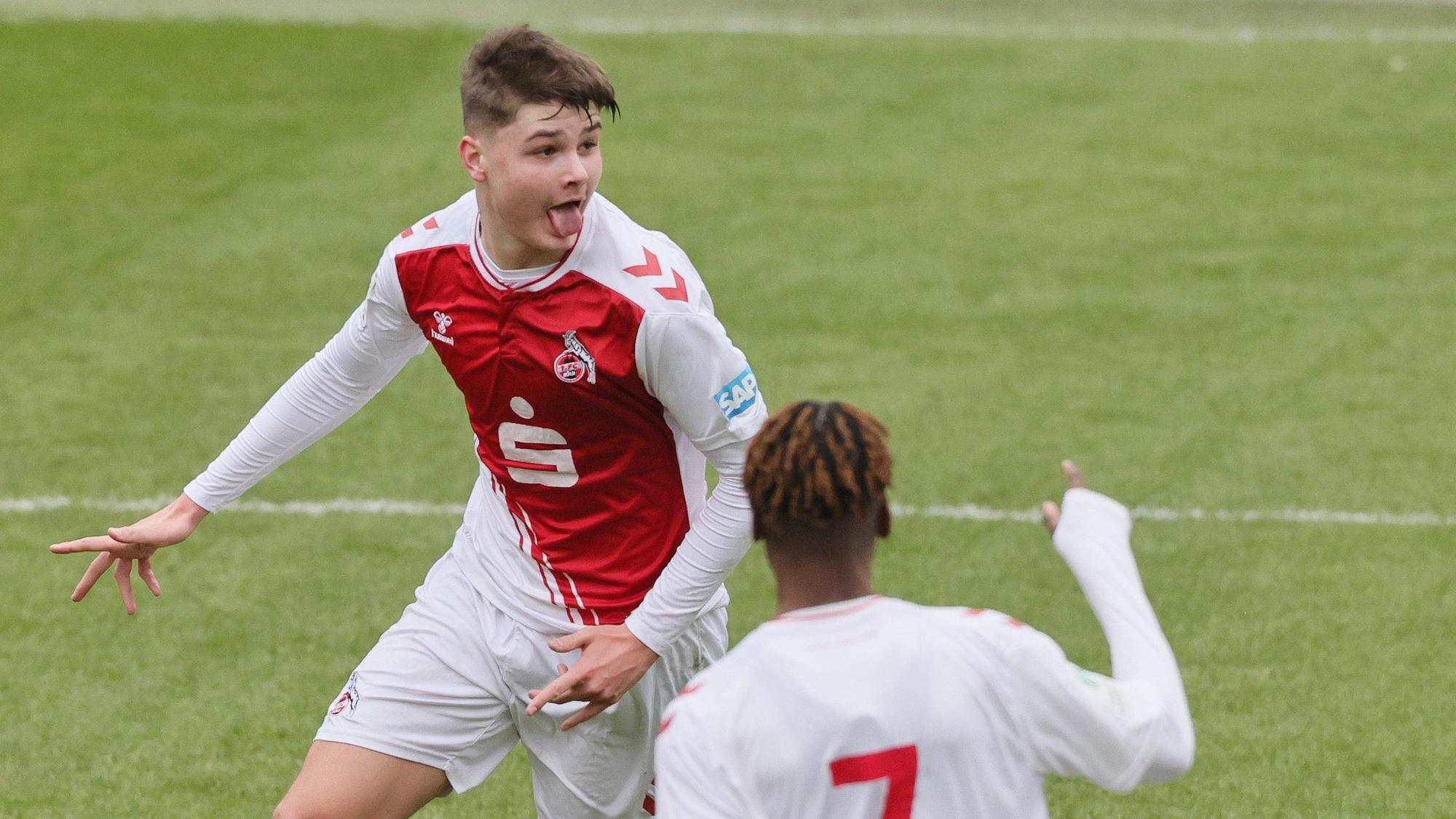 ARCHIV - 04.03.2023, Nordrhein-Westfalen, Köln: Fußball: U19, 1. FC Köln - Bayer 04 Leverkusen, Junioren Bundesliga West. Der Kölner Nachwuchsspieler Jaka Cuber Potocnik jubelt über sein Tor. Im Zusammenhang mit dem Streit um seinen Wechsel hat der 1. FC Köln Strafanzeige gestellt. (zu dpa: «Transferstreit mit Ljubljana: 1. FC Köln stellt Strafanzeige») Foto: Herbert Bucco/dpa +++ dpa-Bildfunk +++