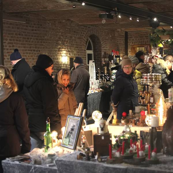 Das Bild zeigt den Weihnachtsmarkt in Kerpen.