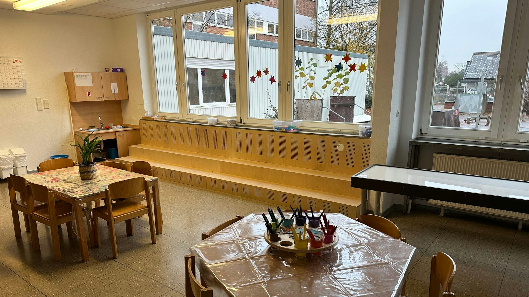 Große Treppen ermöglichen, dass die Kinder problemlos aus dem Fenster schauen können.