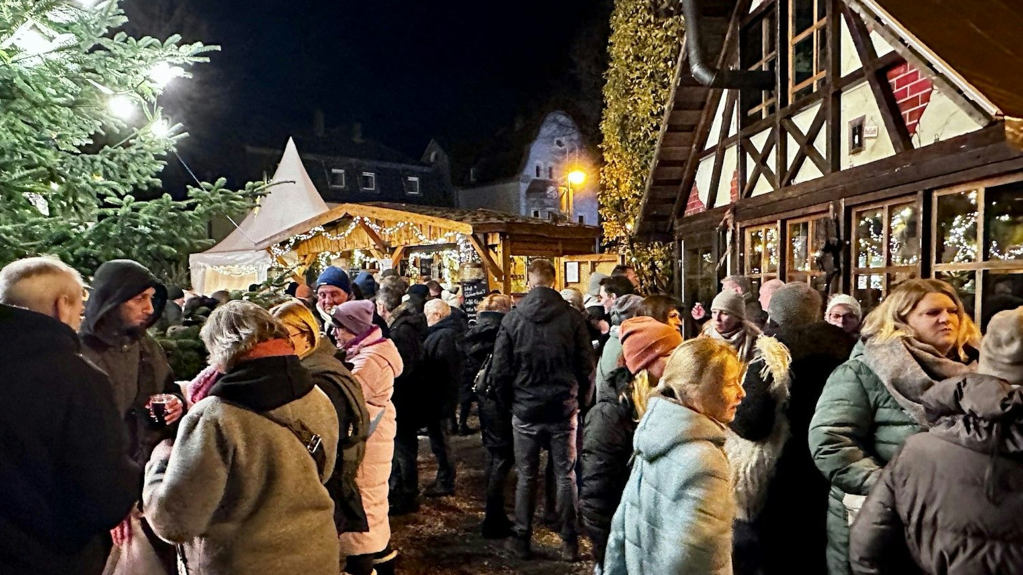 Weihnachtsmarkt Hennef
Hüttenzauber Stadtsoldatenplatz