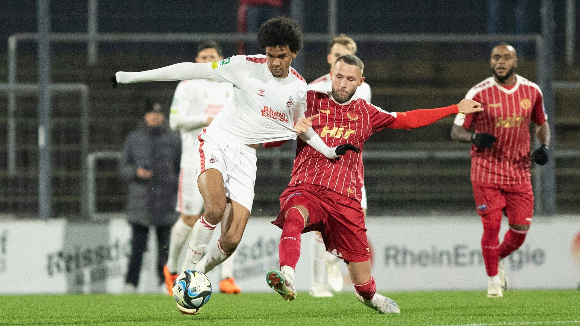 Regionalliga west: 1. FC Koeln - Fortuna Köln 01.12.2023 Damion Downs 1.FC Koeln U21, U 21 17 im Zweikampf Regionalliga west: 1. FC Koeln - Fortuna Köln Franz-Kremer-Stadion, Köln 01.12.2023 *** Regionalliga west 1 FC Koeln Fortuna Köln 01 12 2023 Damion Downs 1 FC Koeln U21, 17 in duel Regionalliga west 1 FC Koeln Fortuna Köln Franz Kremer Stadion, Köln 01 12 2023 Copyright: xBEAUTIFULxSPORTS/Buriakovx