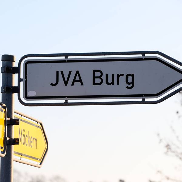 Kriminalbeamte fahren am Nachmittag in die JVA Burg, nach den Vorkommnissen rund um den Halle Attentäter Stephan Balliet in der JVA Burg Sachsen Anhalt *** Detectives drive to Burg Prison in the afternoon, after the events surrounding the Halle assassin Stephan Balliet in the Prison Burg Saxony Anhalt