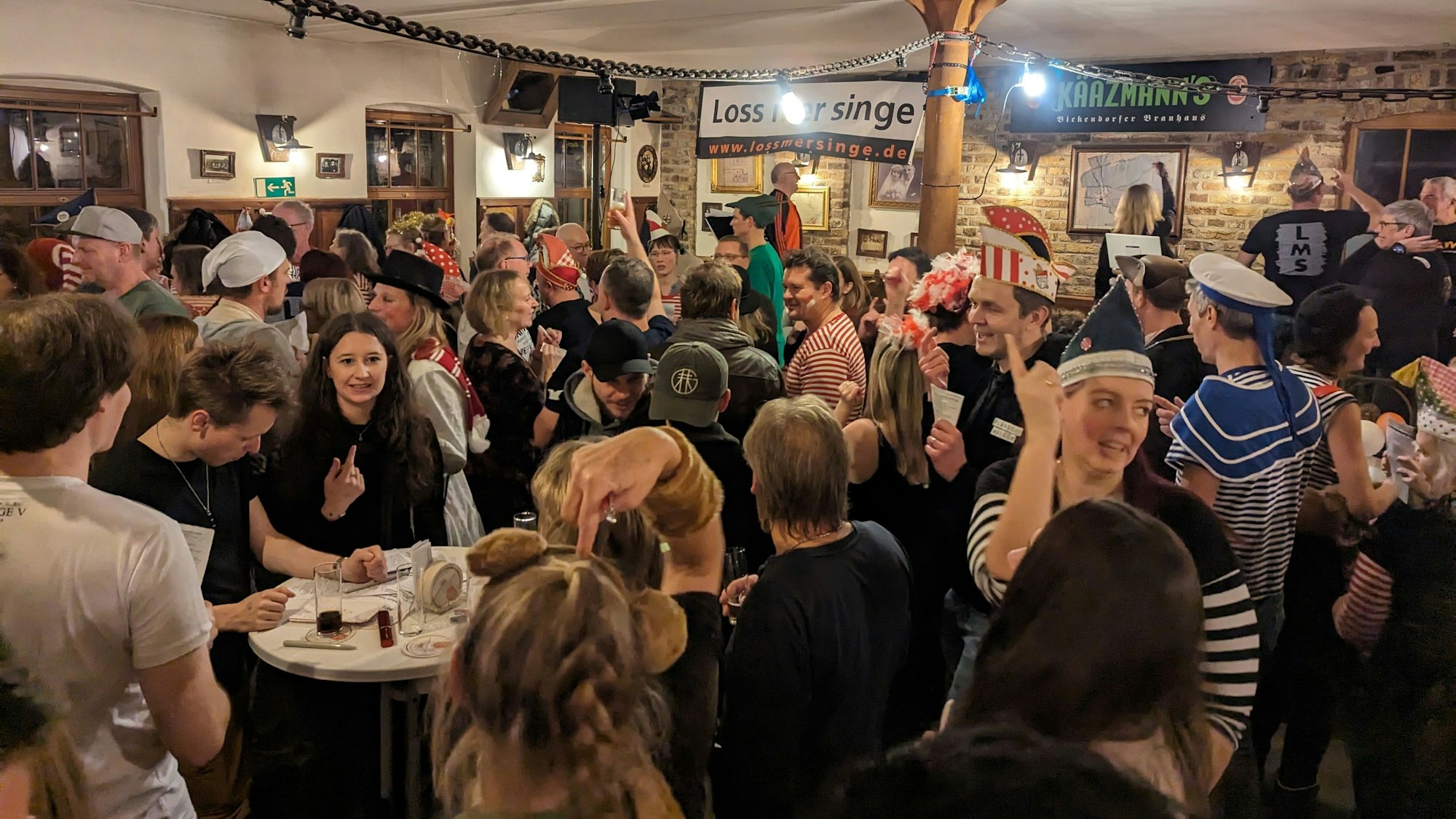 „Loss mer singe“ im Bickendorfer „Kääzmanns“.