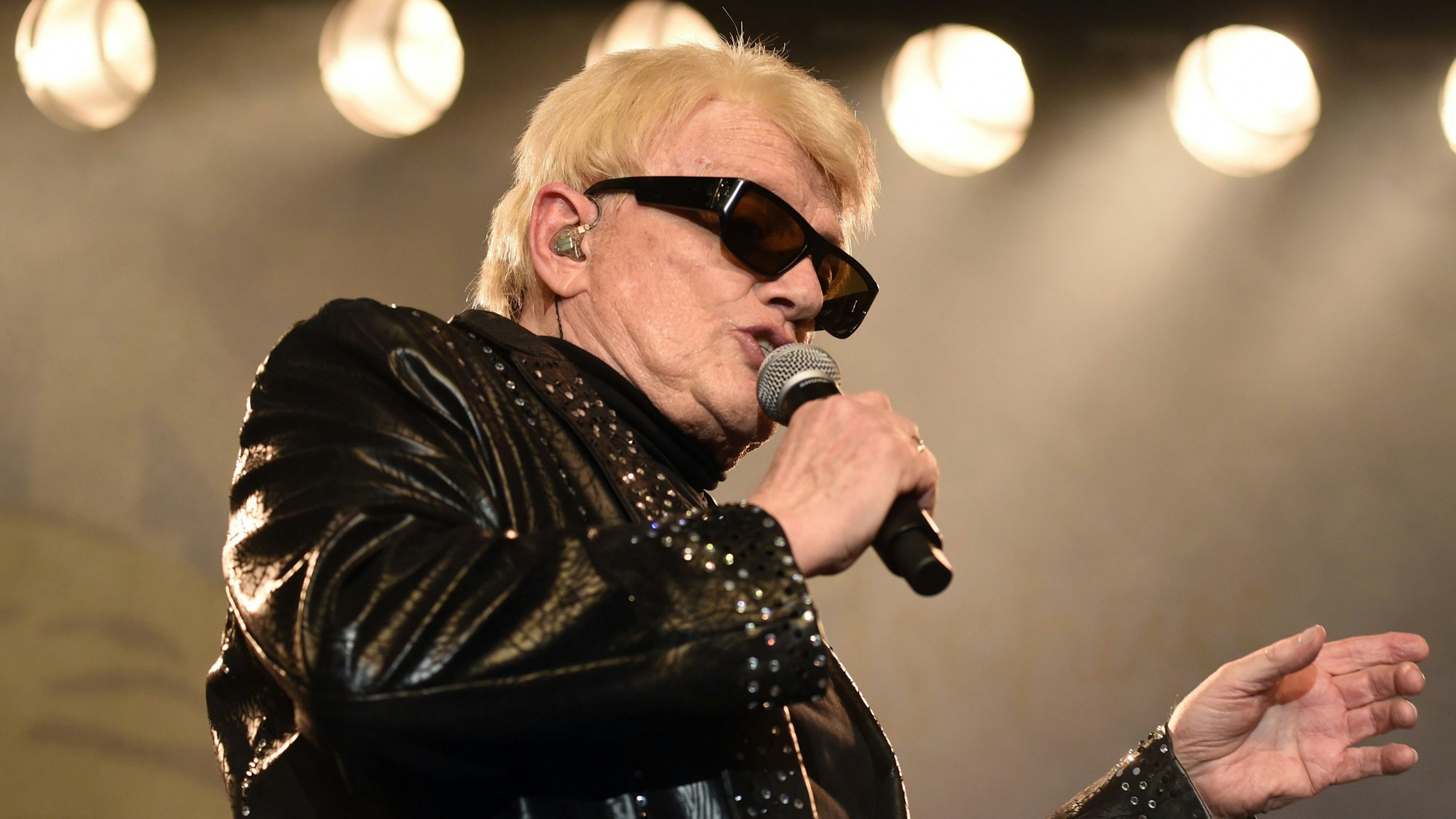 Köln: Der Sänger Heino steht bei seiner Abschiedstournee ‚und Tschüss‘ ,bei seinem letzten Konzert in Deutschland, in der ‚Live Music Hall‘ auf der Bühne.