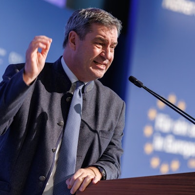 Markus Söder (CSU), Ministerpräsident von Bayern, spricht an einem Rednerpult. (Symbolbild)