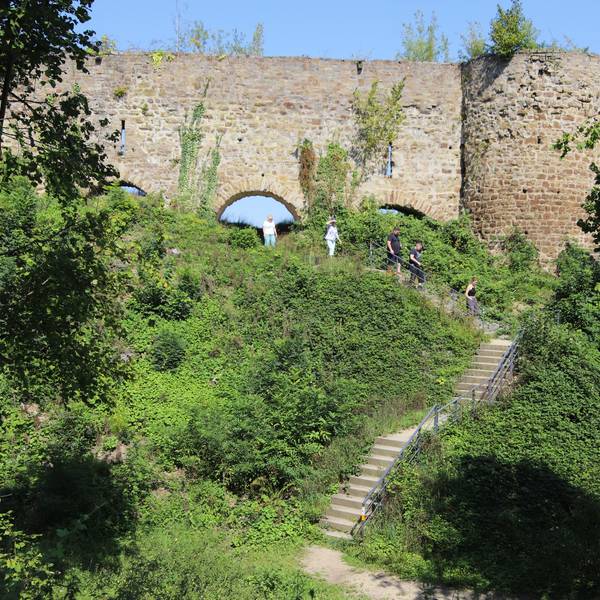 Trotz aller Haushaltsprobleme: Die Sanierung der Stadtmauer von Stadt Blankenberg geht weiter.