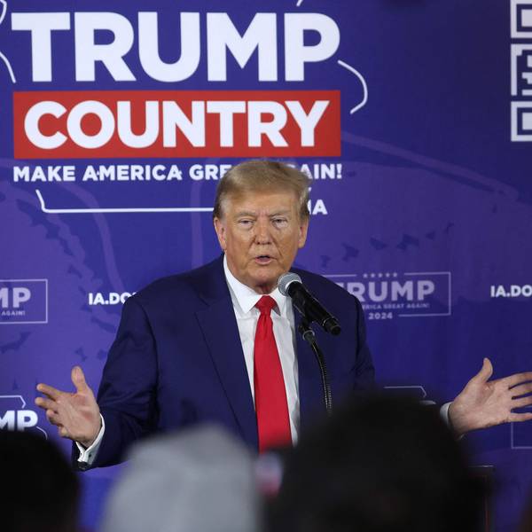 Der ehemalige US-Präsident Donald Trump bei einer Wahlkampfveranstaltung im US-Bundesstaat Iowa. Die Vorwahlen der Republikaner stehen bald an, Trump gilt derzeit als Favorit für die Kandidatur.