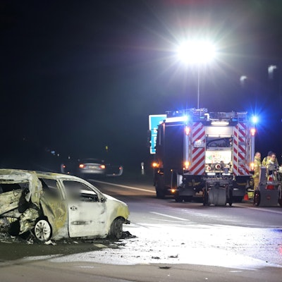 Zwei Personen starben bei dem Unfall auf der A555 bei Wesseling.