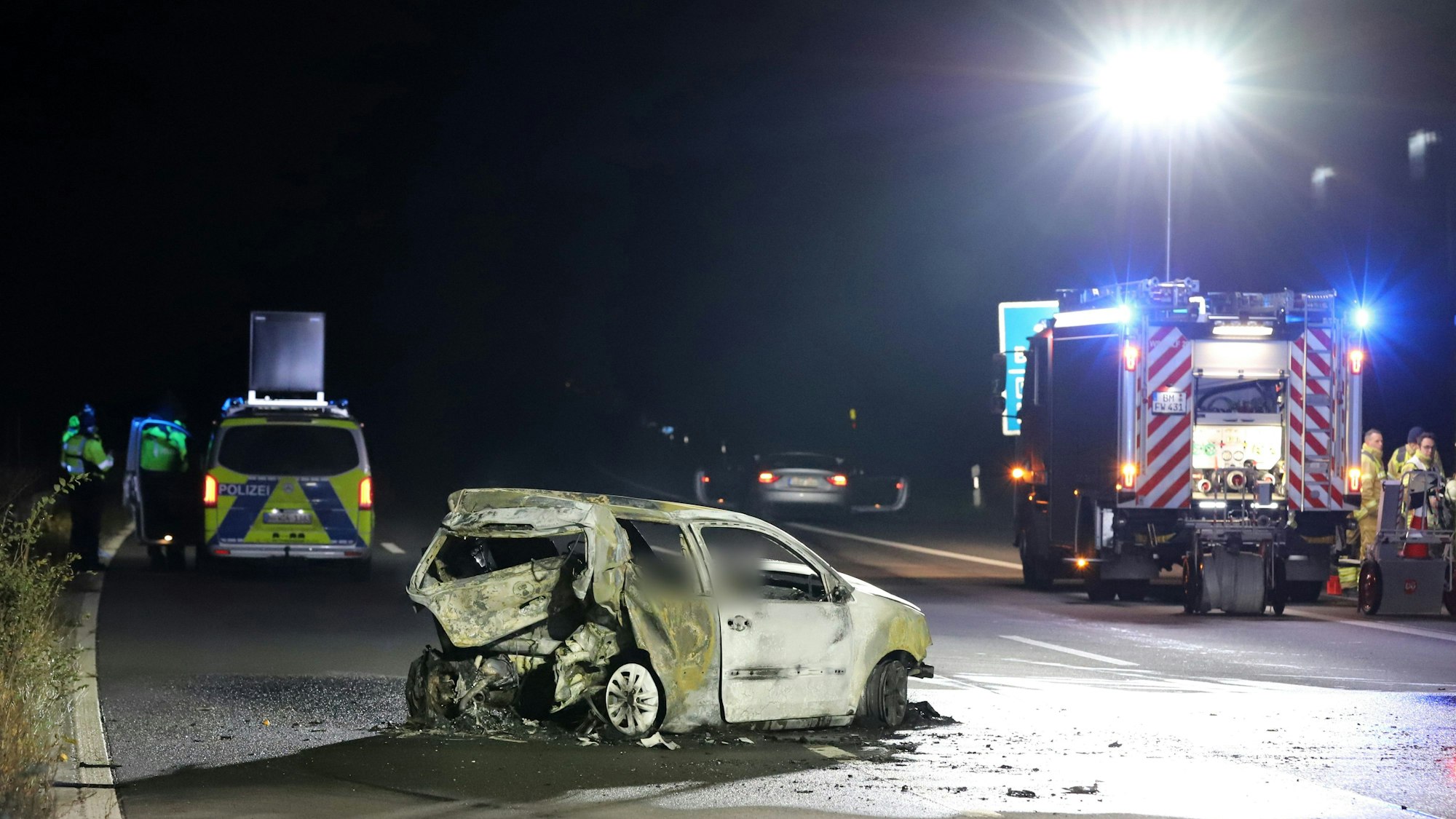 Zwei Personen starben bei dem Unfall auf der A555 bei Wesseling.