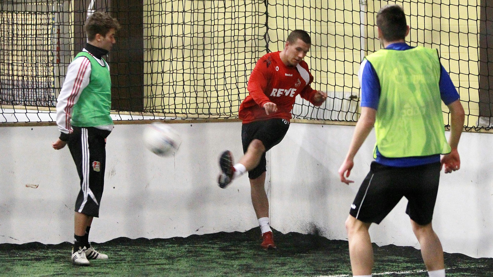 1.FC Köln
Lukas Podolski spielte in der Bergheimer Fußballhalle "Sportcentrum Bergheim" mit Freunden