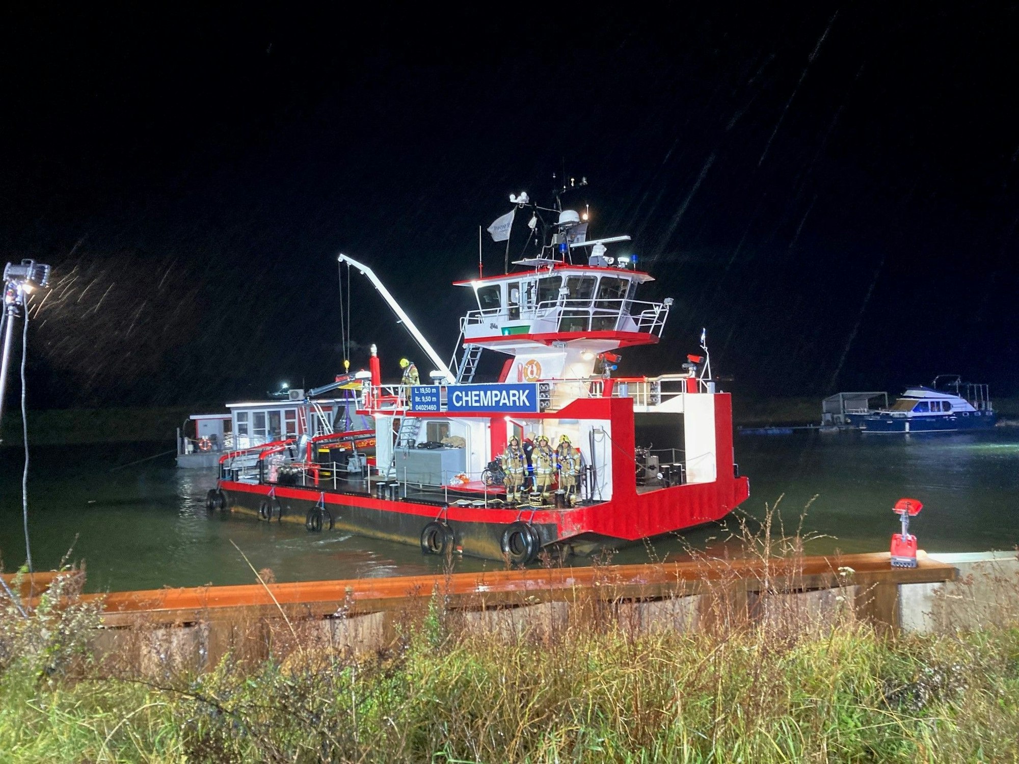 Das Löschboot der Werksfeuerwehr Currenta.