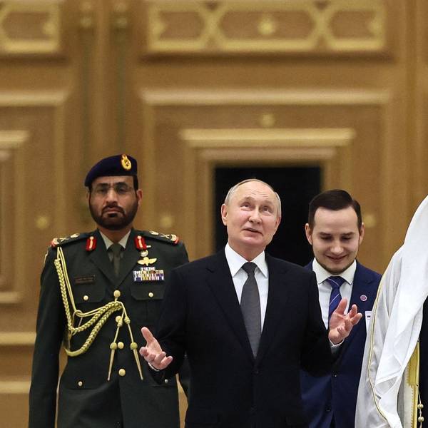 Mohammed bin Zayid Al Nahyan (r), Präsident der Vereinigten Arabischen Emirate, und Wladimir Putin, Präsident von Russland,