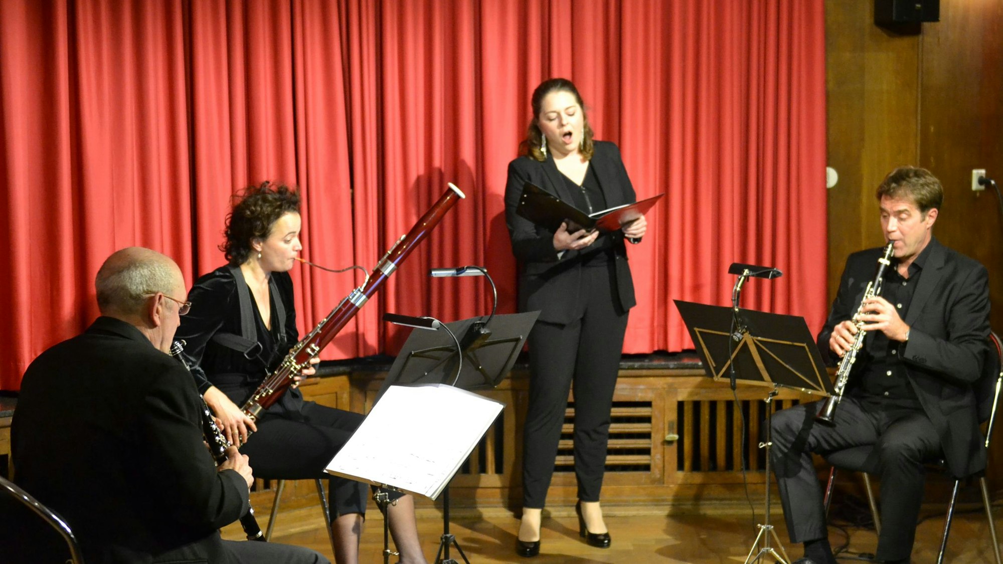 Das Bild zeigt das Quartett „reeds & voice“ bei seinem Auftritt.