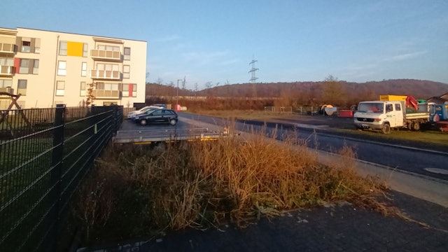 Mehrfamilienhäuser und eine Freifläche