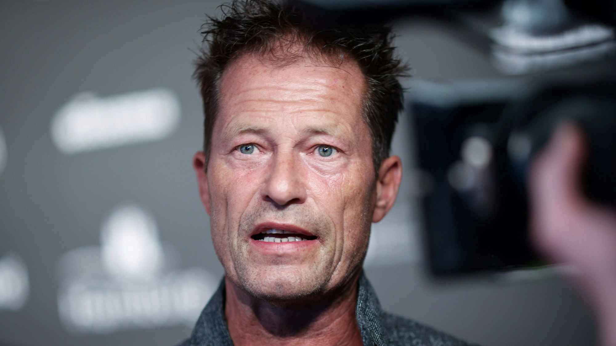 Das Bild zeigt das Gesicht von Till Schweiger