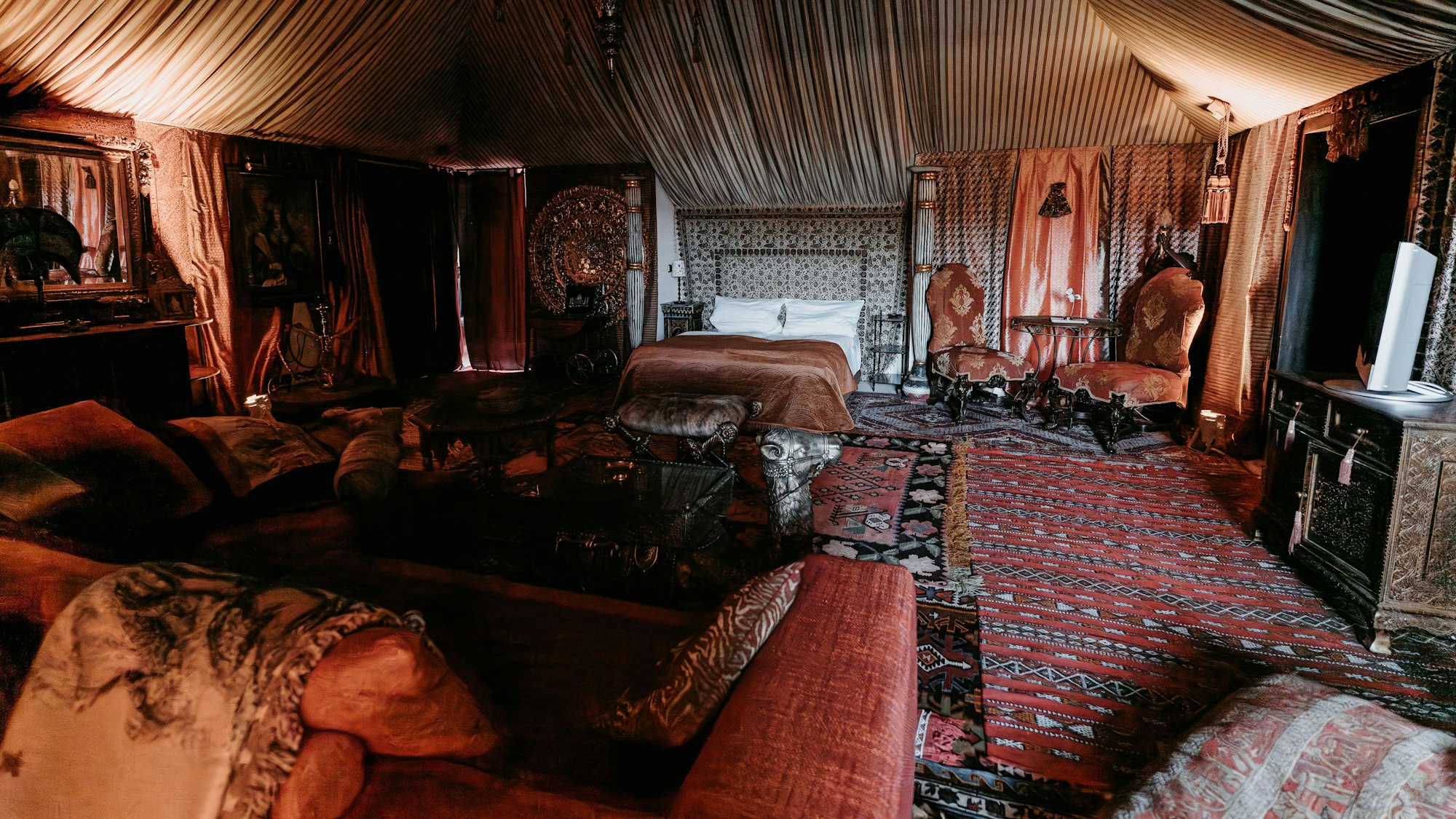 Das 14 Zimmer-Anwesen enthält noch sehr viele Möbel und Einrichtungsgegenstände aus dem früheren Besitz von Thomas und Thea Gottschalk.