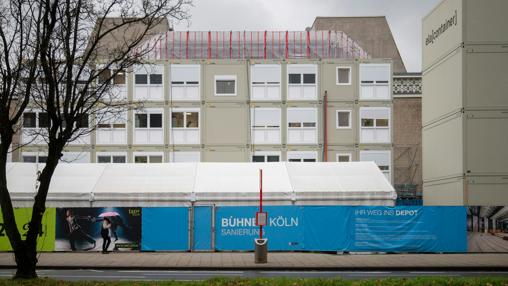 Baustelle seit 2012: Von den Bühnen am Offenbach ist derzeit vor lauter Baucontainern kaum etwas zu sehen.