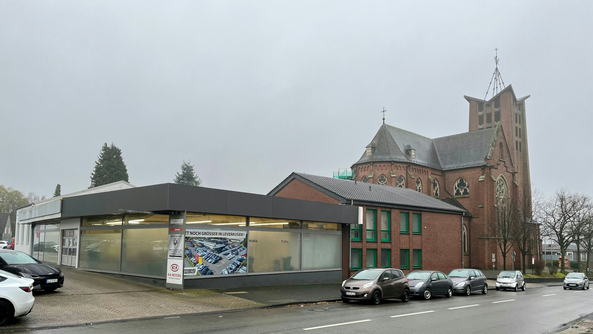 Das Autohaus Luchtenberg an der Höhestraße in Burscheid