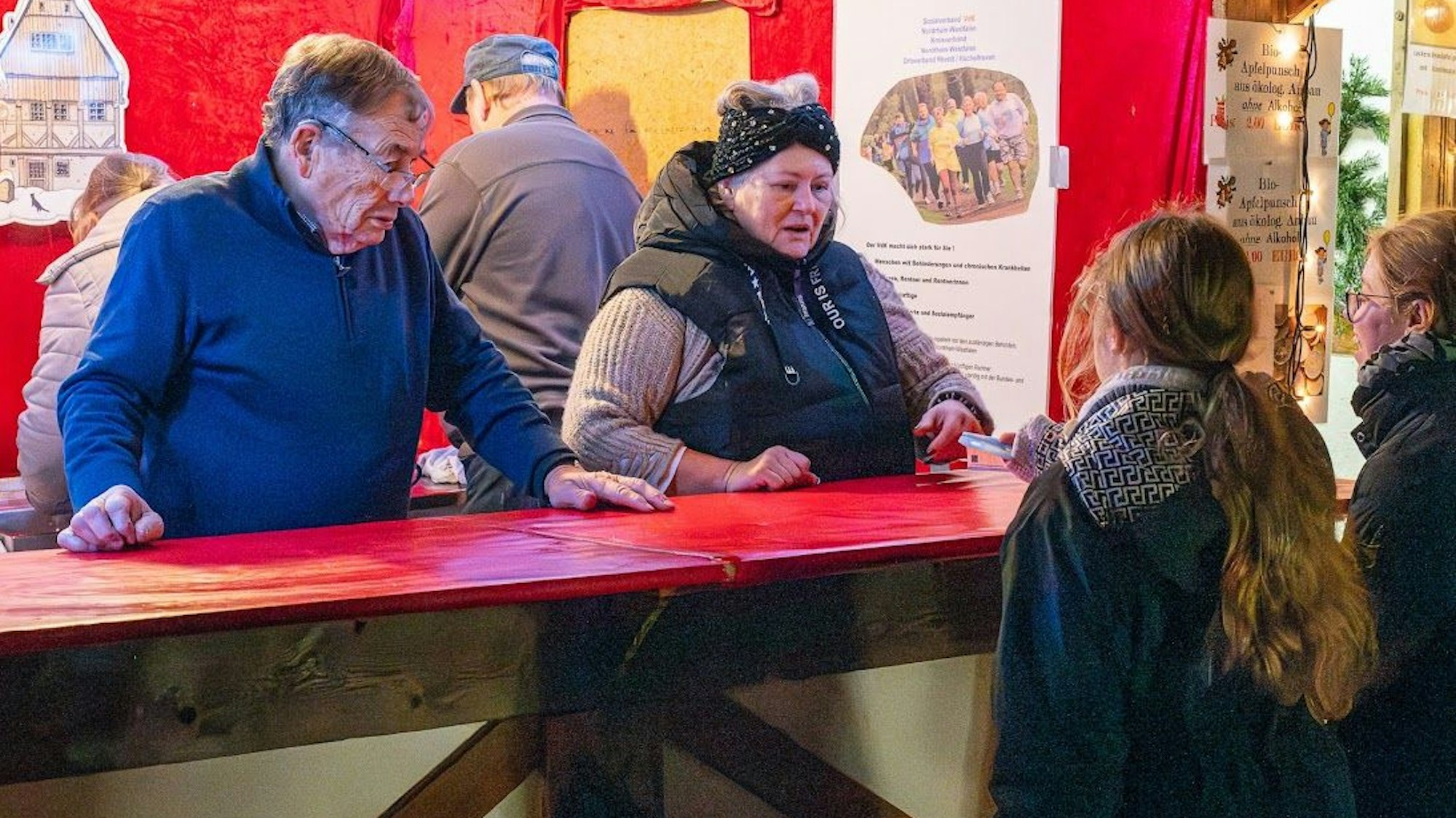 Alt trifft Jung: Der Dorfweihnachtsmarkt in Bergheim-Rheidt