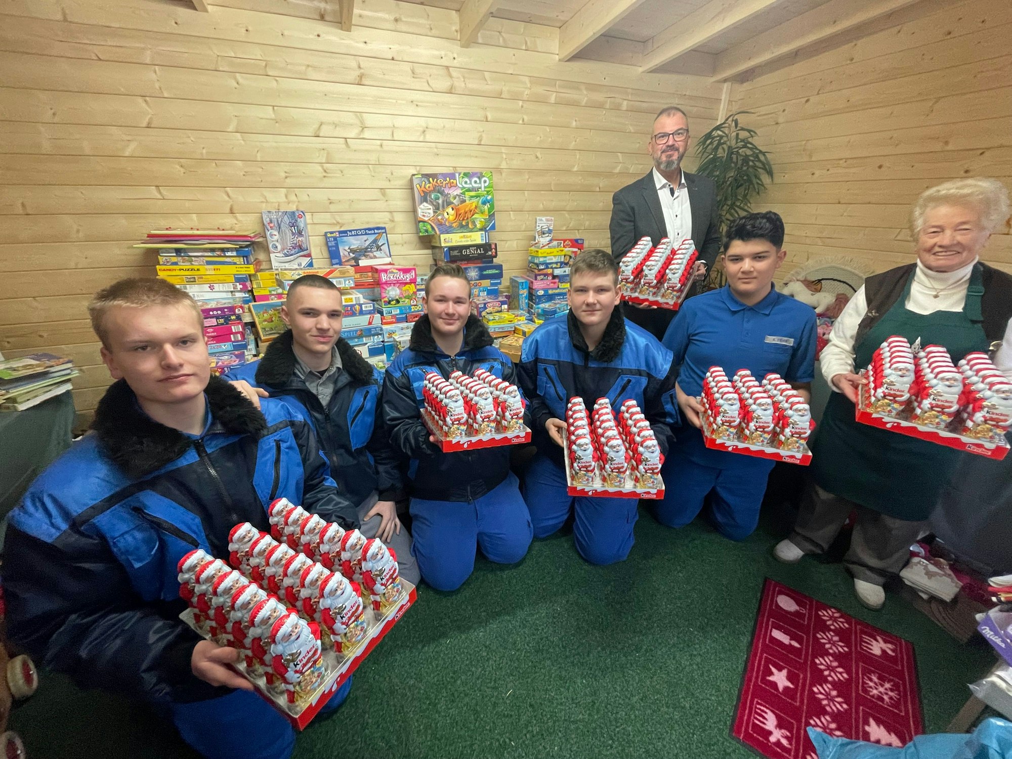 Azubis der Firma Schmidt+Clemens bei der Speisekammer in Lindlar-Frielingsdorf.