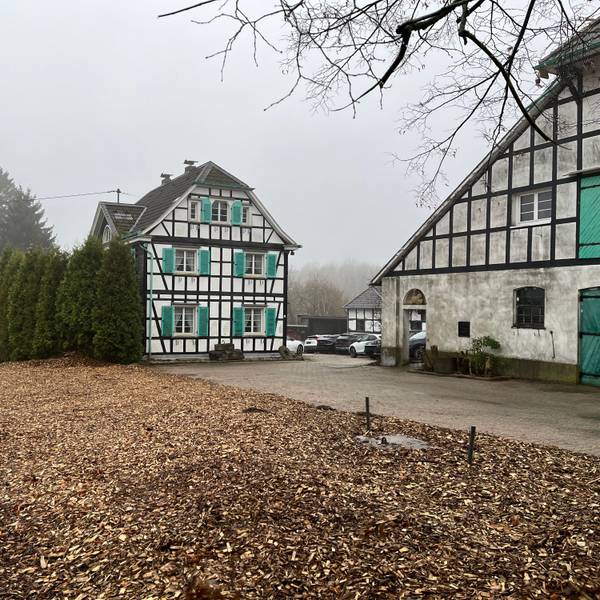 Blick auf den Fachwerkhof Linde